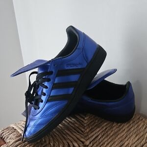 Adidas Women's  Blue Athletic Sneakers with Black Stripes Size 7